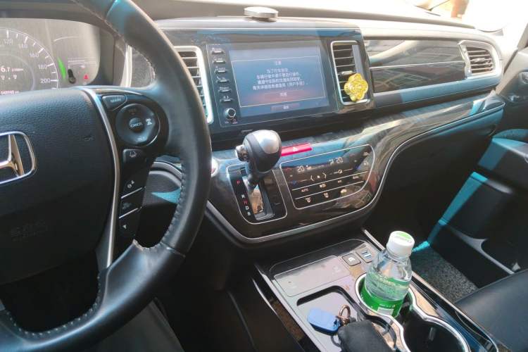 Used Honda Elysion 2019 2.0L Hybrid Supreme Edition Audio And AC Panel