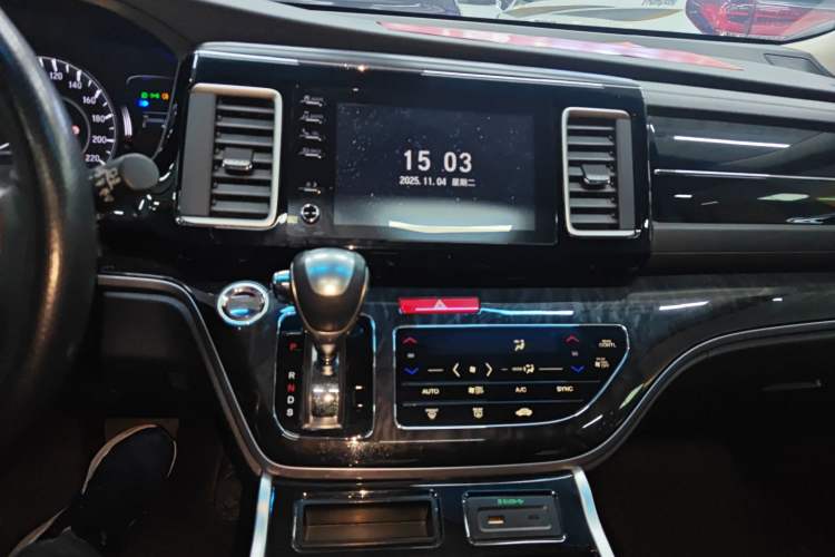 Used Honda Elysion 2019 2.0L Hybrid Luxury Edition Audio And AC Panel