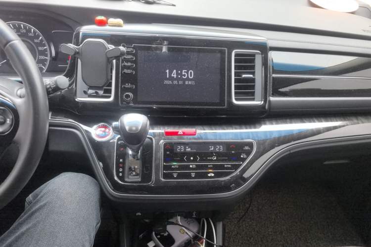 Used Honda Elysion 2019 2.0L Hybrid Luxury Edition Audio And AC Panel