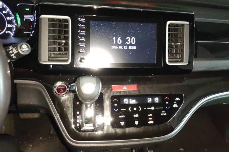 Used Honda Elysion 2019 2.0L Hybrid Supreme Edition Audio And AC Panel