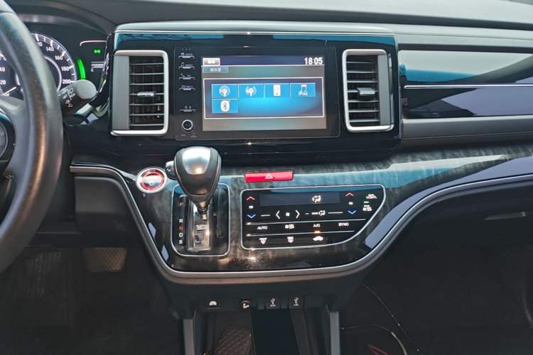 Used Honda Elysion 2019 2.0L Hybrid Luxury Edition Audio And AC Panel