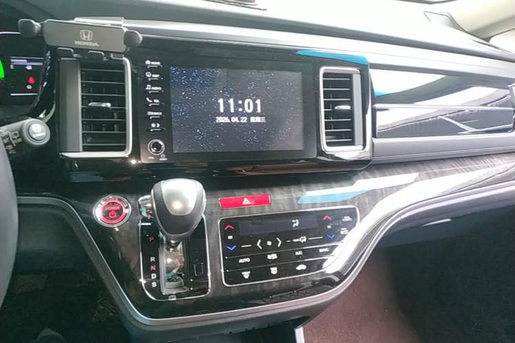 Used Honda Elysion 2019 2.0L Hybrid Supreme Edition Audio And AC Panel