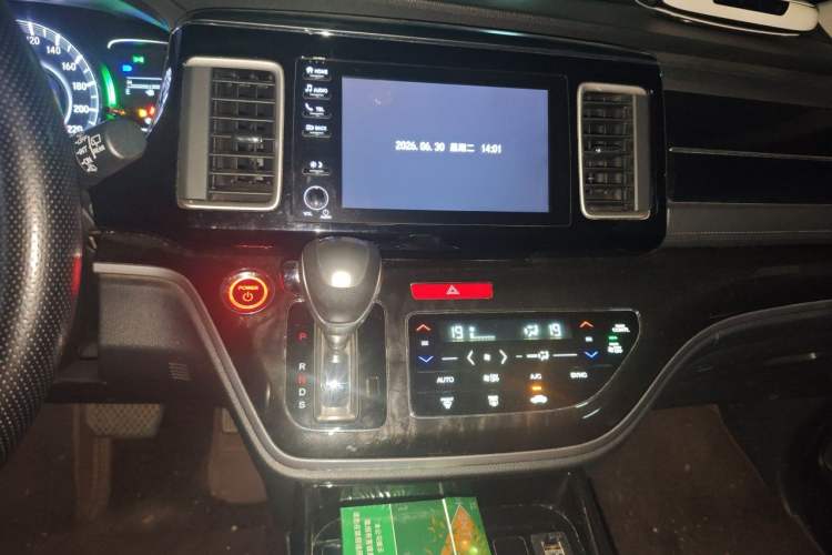 Used Honda Elysion 2019 2.0L Hybrid Luxury Edition Audio And AC Panel