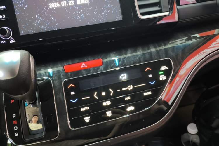 Used Honda Elysion 2019 2.0L Hybrid Supreme Edition Audio And AC Panel