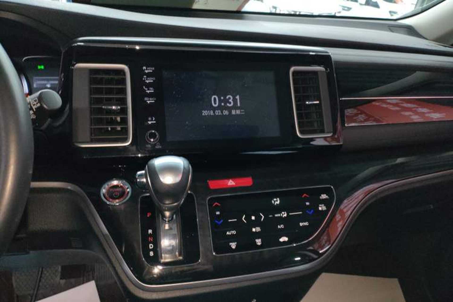 Used Honda Elysion 2019 2.0L Hybrid Luxury Edition Audio And AC Panel