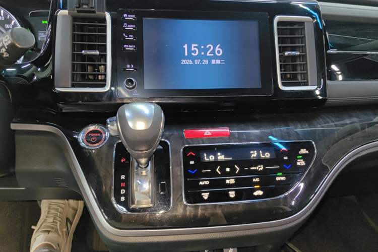 Used Honda Elysion 2019 2.0L Hybrid Luxury Edition Audio And AC Panel