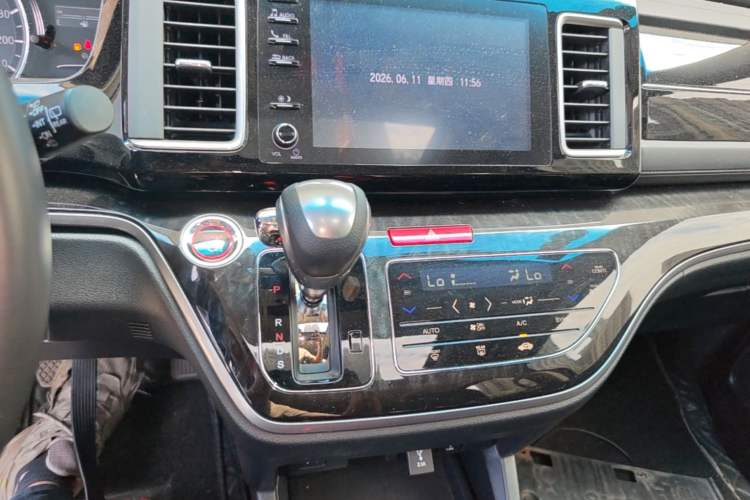 Used Honda Elysion 2019 2.0L Hybrid Luxury Edition Audio And AC Panel