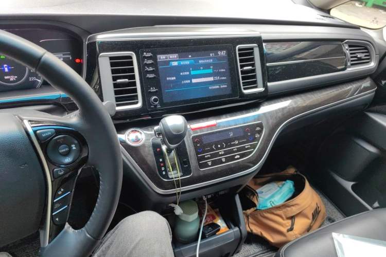 Used Honda Elysion 2019 2.0L Hybrid Luxury Edition Audio And AC Panel