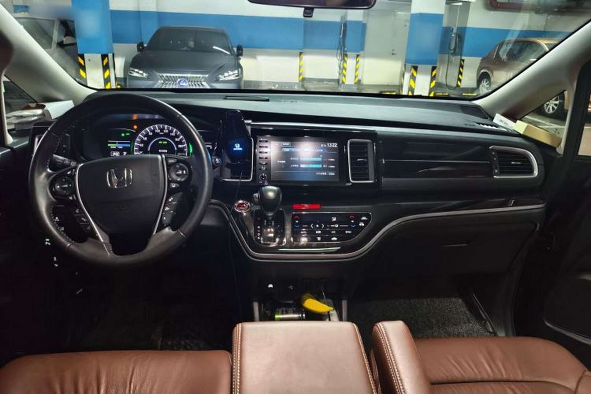Used Honda Elysion 2019 2.0L Hybrid Supreme Edition Center Console