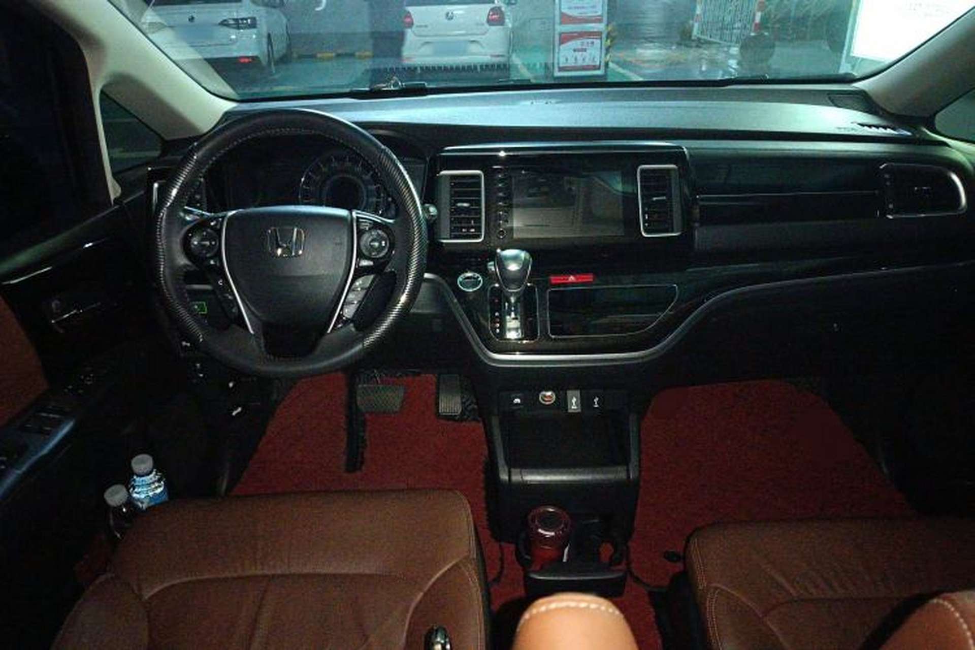 Used Honda Elysion 2019 2.0L Hybrid Supreme Edition Center Console