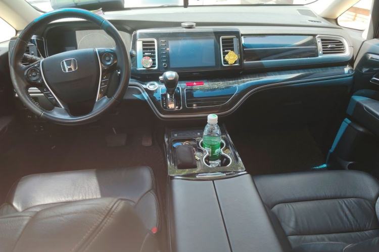 Used Honda Elysion 2019 2.0L Hybrid Supreme Edition Center Console