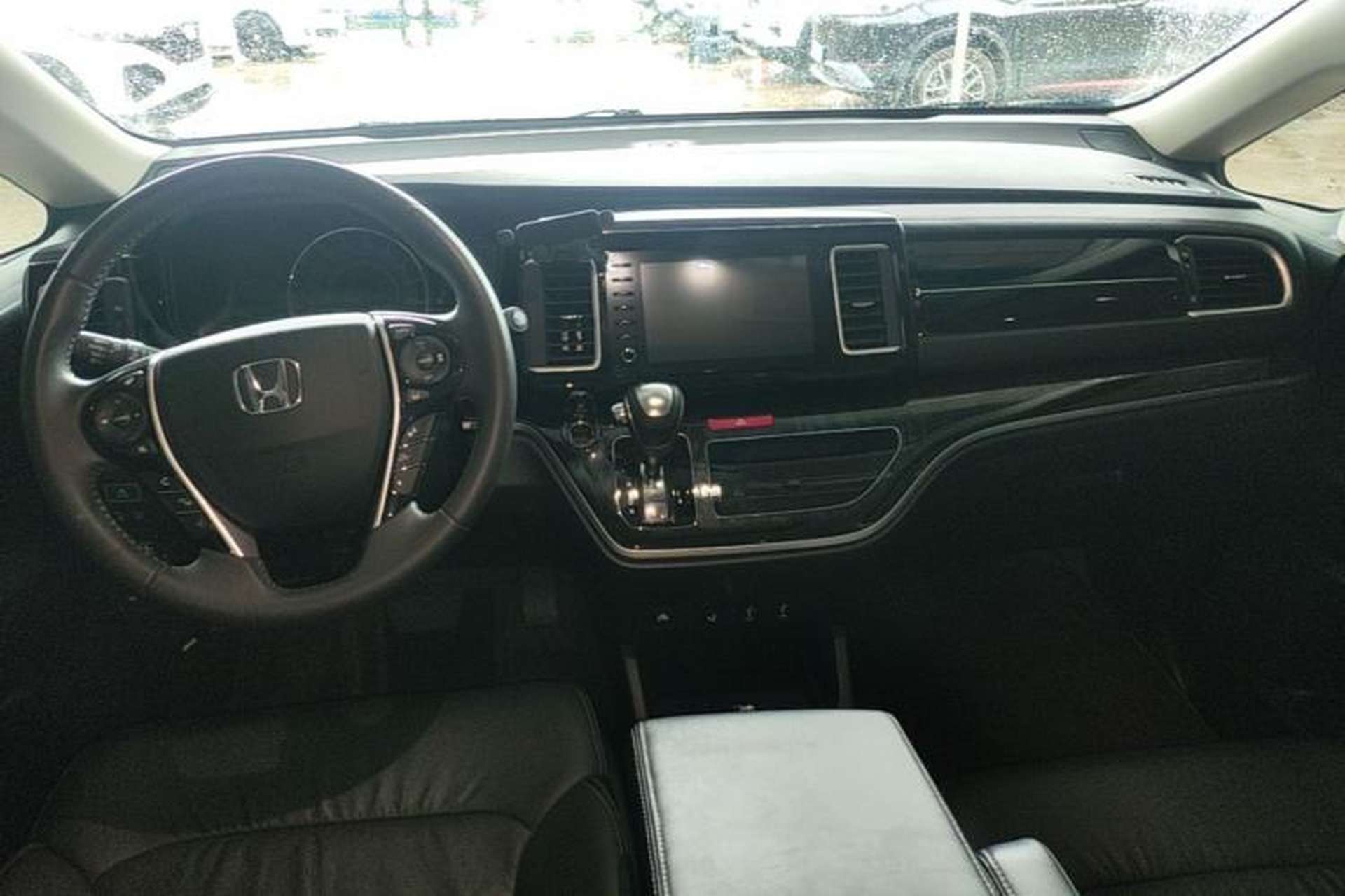 Used Honda Elysion 2019 2.0L Hybrid Supreme Edition Center Console