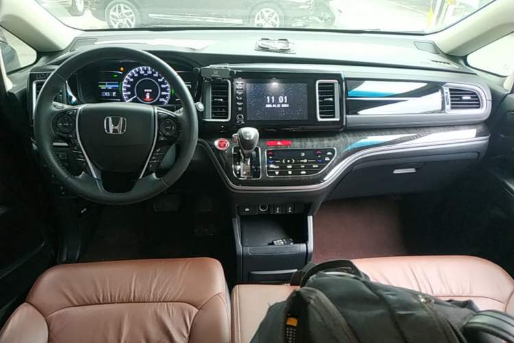 Used Honda Elysion 2019 2.0L Hybrid Supreme Edition Center Console