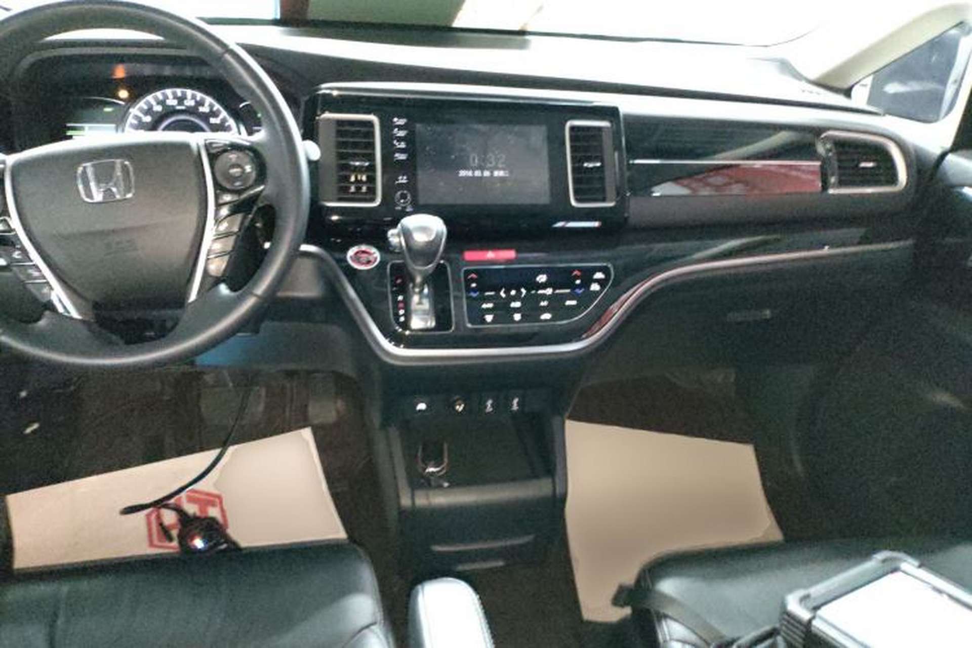 Used Honda Elysion 2019 2.0L Hybrid Luxury Edition Center Console