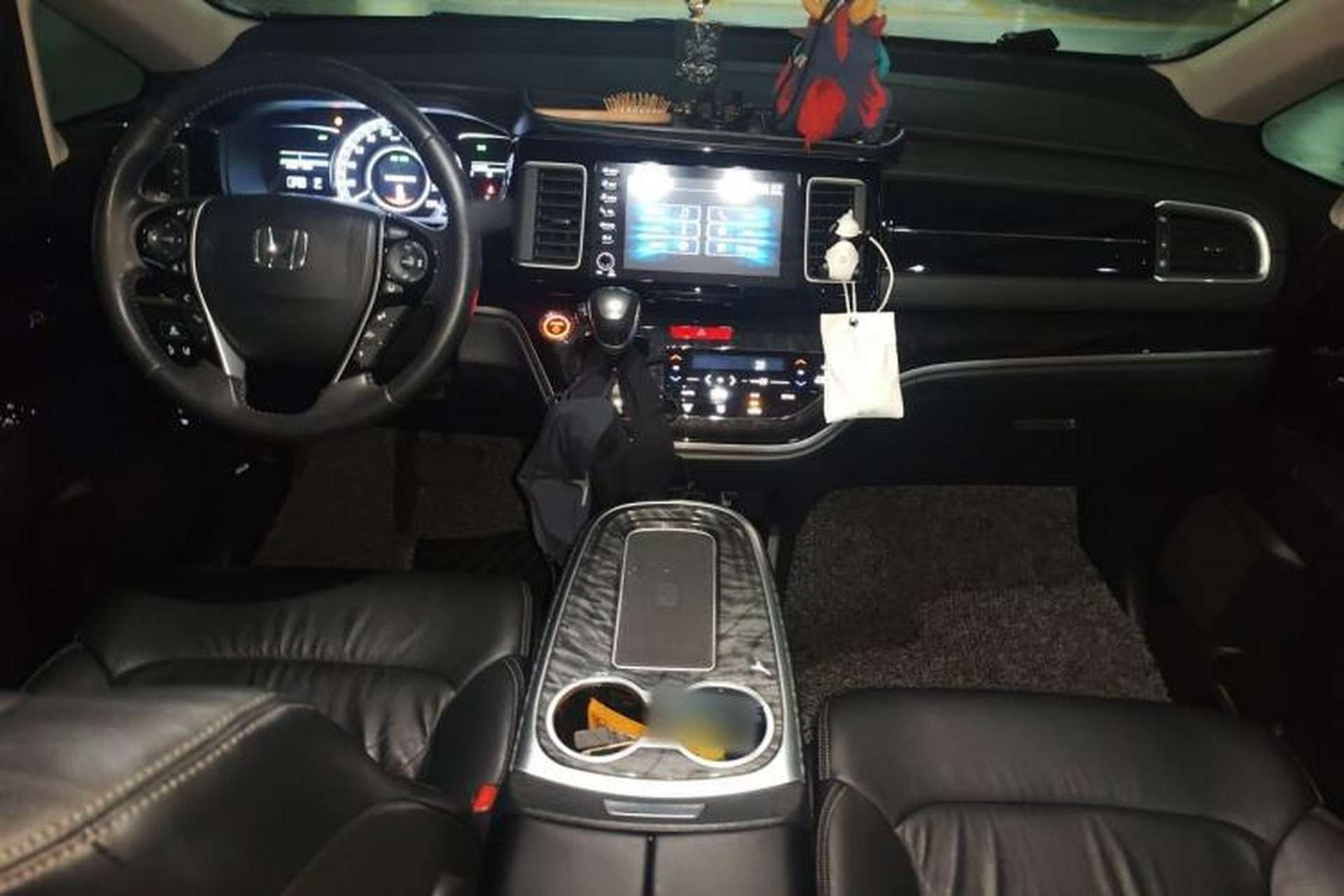 Used Honda Elysion 2019 2.0L Hybrid Supreme Edition Center Console
