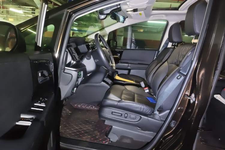 Used Honda Elysion 2019 2.0L Hybrid Luxury Edition Driver Seat