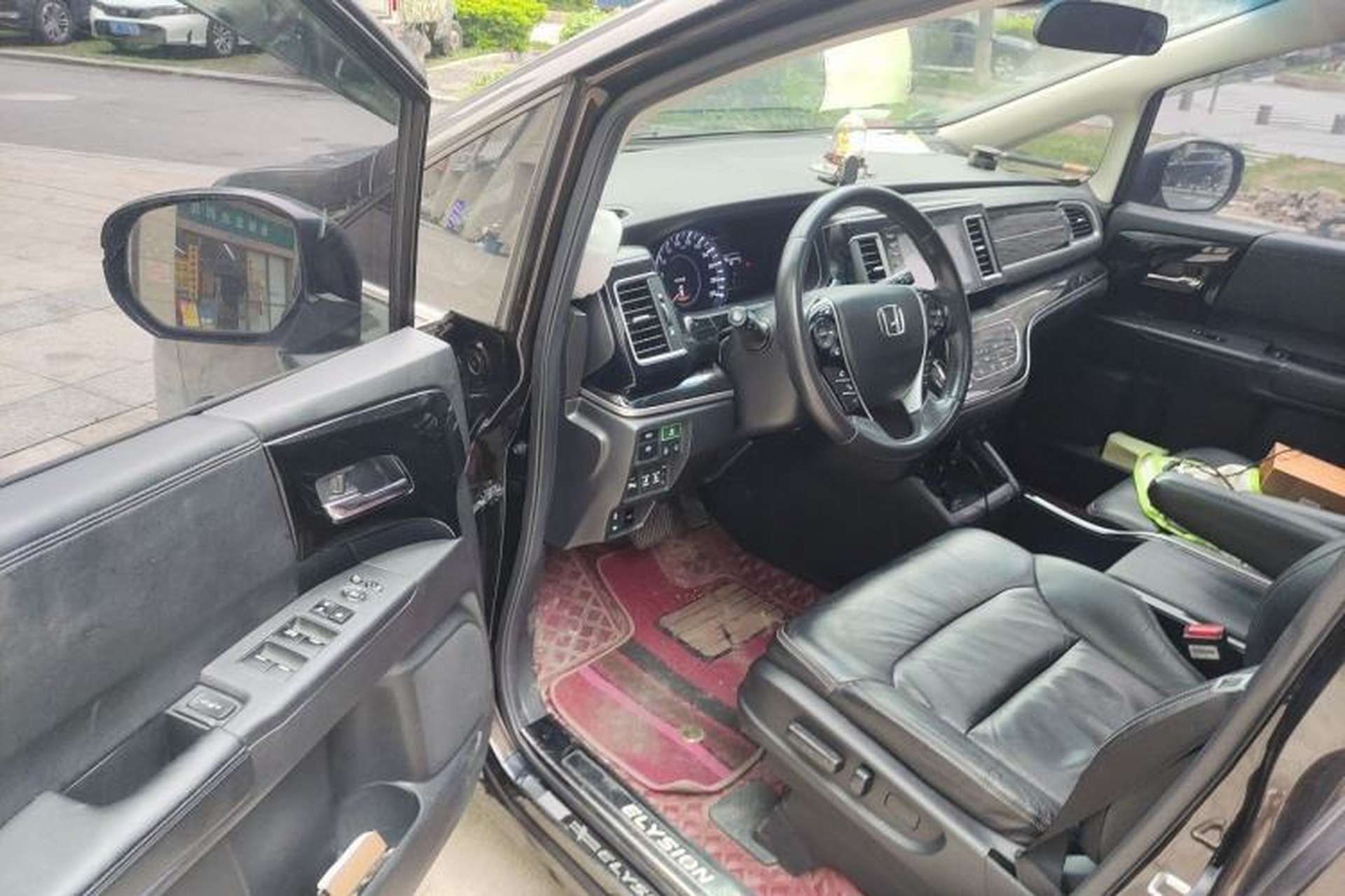 Used Honda Elysion 2019 2.0L Hybrid Luxury Edition Driver Seat