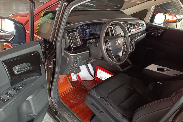 Used Honda Elysion 2019 2.0L Hybrid Supreme Edition Driver Seat