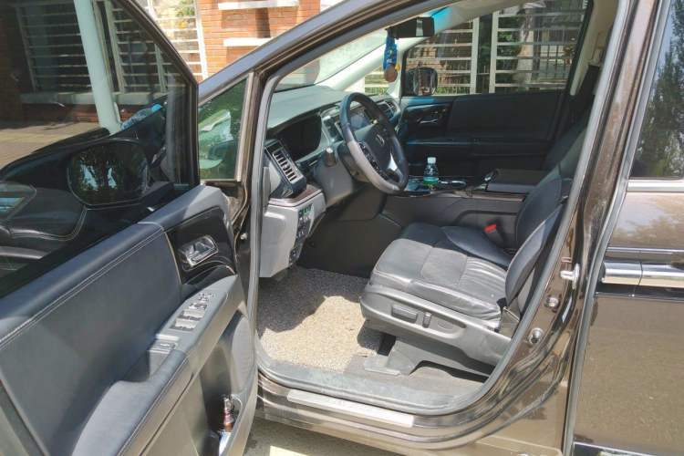 Used Honda Elysion 2019 2.0L Hybrid Supreme Edition Driver Seat