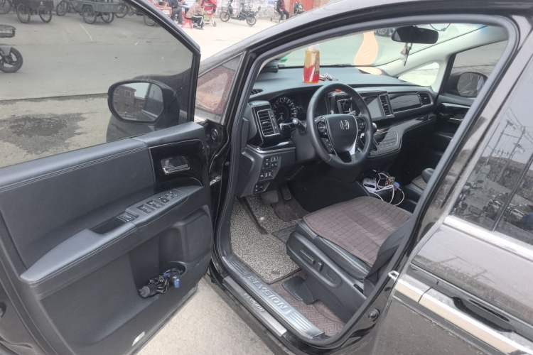 Used Honda Elysion 2019 2.0L Hybrid Luxury Edition Driver Seat