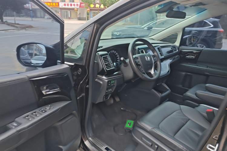 Used Honda Elysion 2019 2.0L Hybrid Luxury Edition Driver Seat