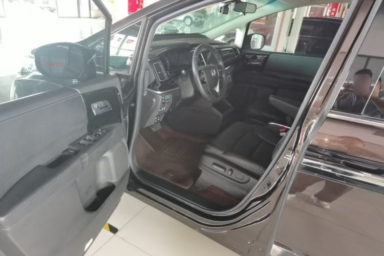 Used Honda Elysion 2019 2.0L Hybrid Luxury Edition Driver Seat