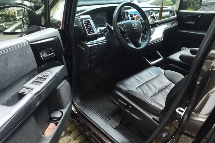 Used Honda Elysion 2019 2.0L Hybrid Luxury Edition Driver Seat