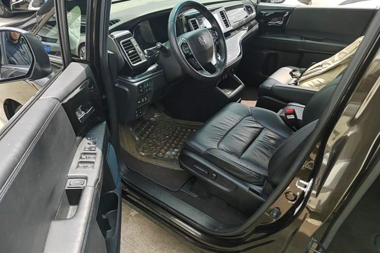 Used Honda Elysion 2019 2.0L Hybrid Luxury Edition Driver Seat