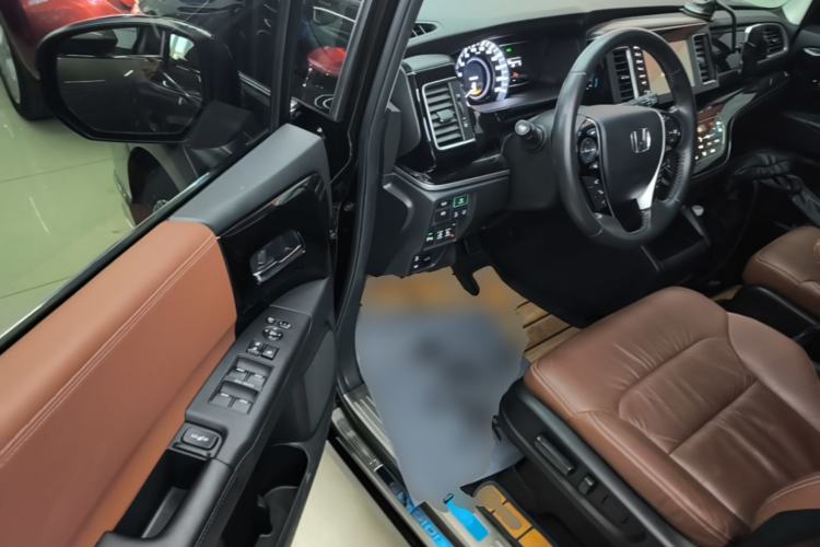 Used Honda Elysion 2019 2.0L Hybrid Supreme Edition Driver Seat