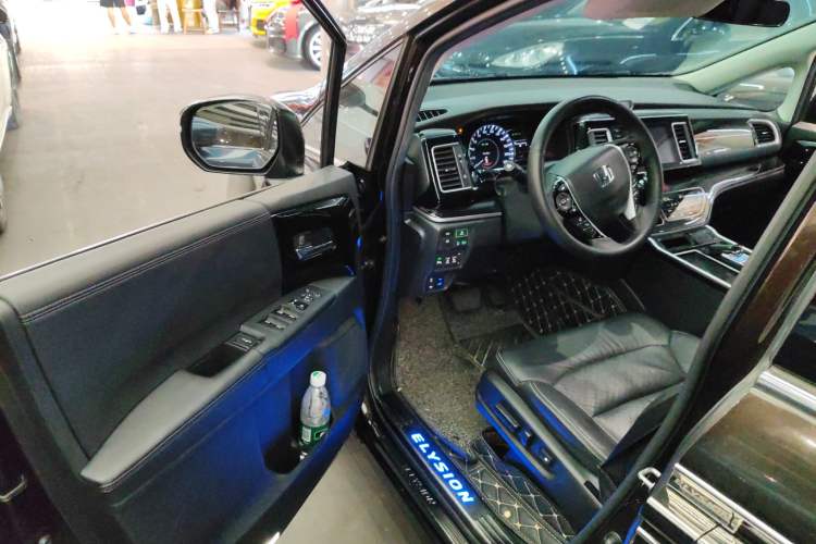 Used Honda Elysion 2019 2.0L Hybrid Luxury Edition Driver Seat