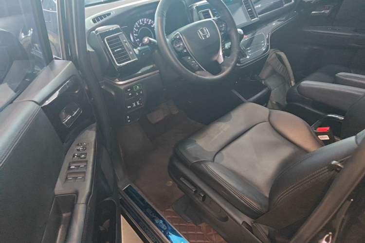 Used Honda Elysion 2019 2.0L Hybrid Comfort Edition Driver Seat