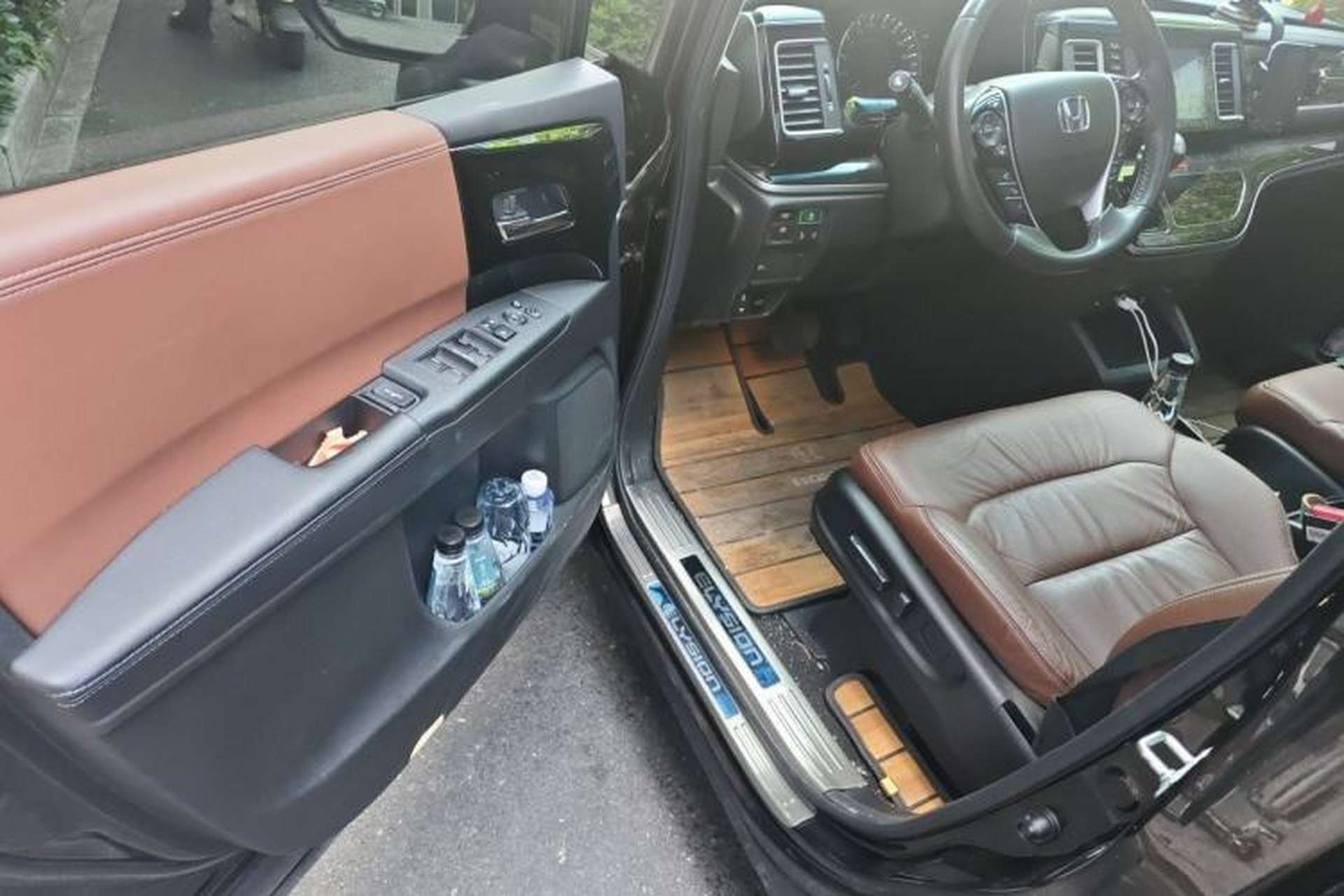 Used Honda Elysion 2019 2.0L Hybrid Supreme Edition Driver Seat