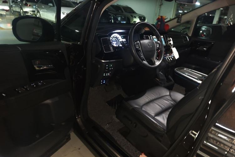 Used Honda Elysion 2019 2.0L Hybrid Supreme Edition Driver Seat