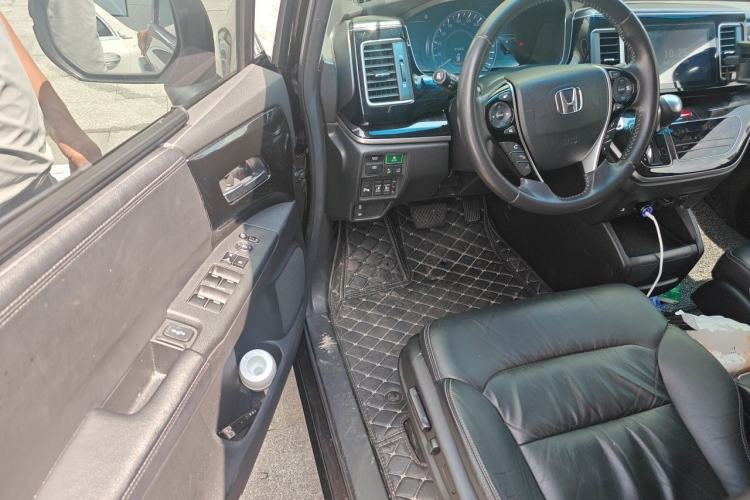 Used Honda Elysion 2019 2.0L Hybrid Supreme Edition Driver Seat