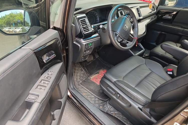 Used Honda Elysion 2019 2.0L Hybrid Luxury Edition Driver Seat