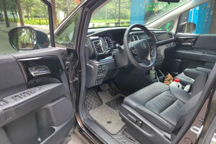 Used Honda Elysion 2019 2.0L Hybrid Luxury Edition Driver Seat