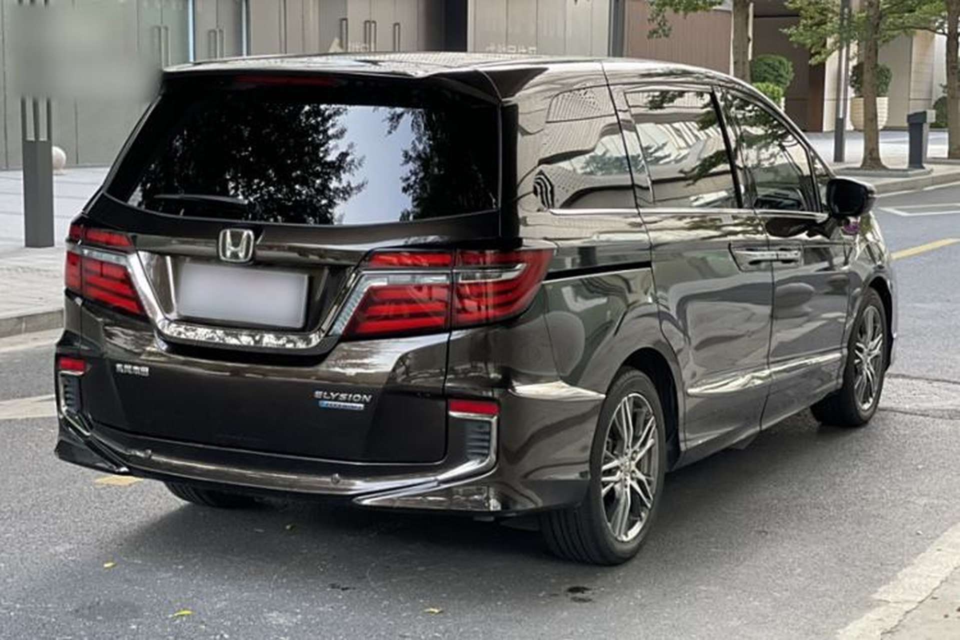 Used Honda Elysion 2019 2.0L Hybrid Supreme Edition Exterior 6