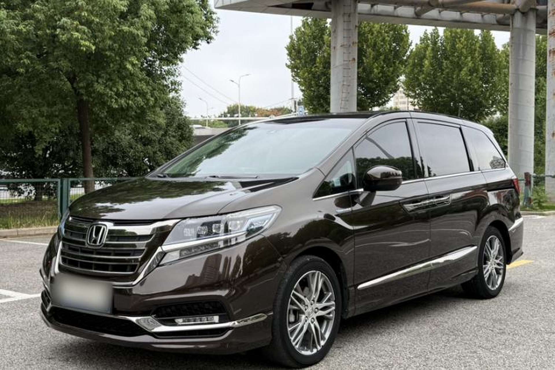 Used Honda Elysion 2019 2.0L Hybrid Luxury Edition Front Left 45 Deg