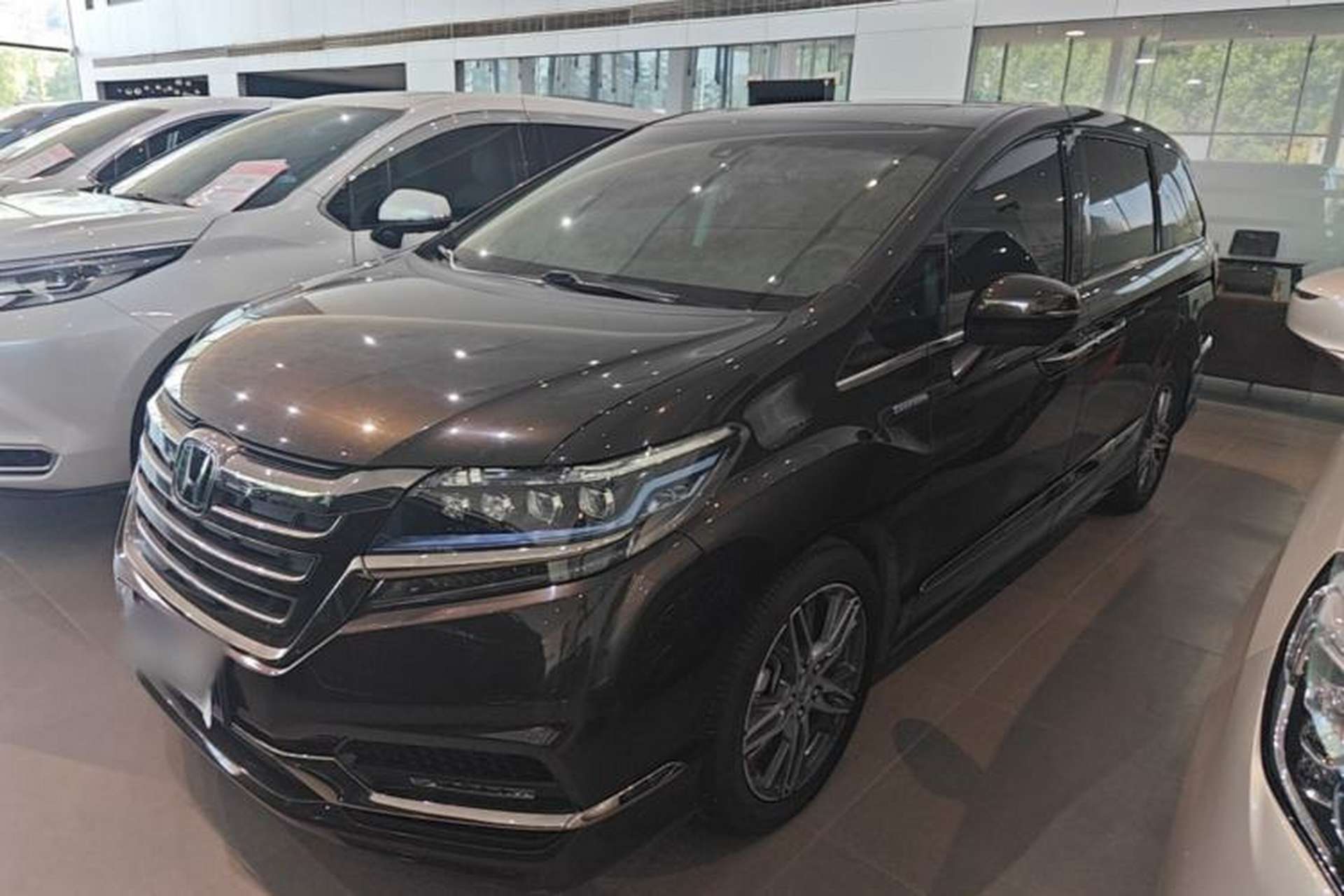Used Honda Elysion 2019 2.0L Hybrid Comfort Edition Front Left 45 Deg