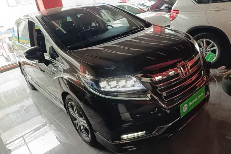 Used Honda Elysion 2019 2.0L Hybrid Supreme Edition Front Right 45 Deg