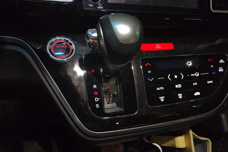 Used Honda Elysion 2019 2.0L Hybrid Luxury Edition Gear Lever