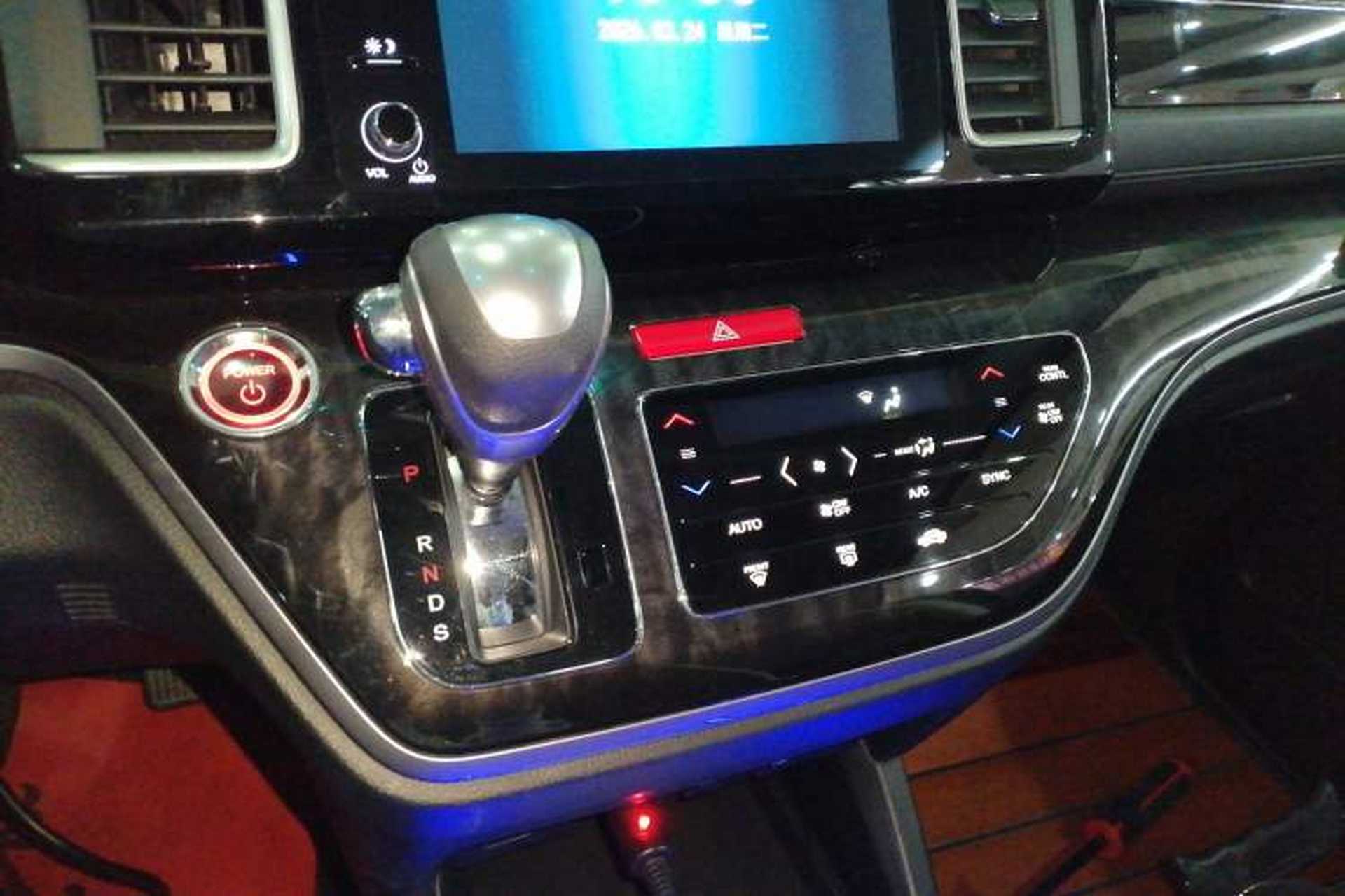 Used Honda Elysion 2019 2.0L Hybrid Luxury Edition Gear Lever