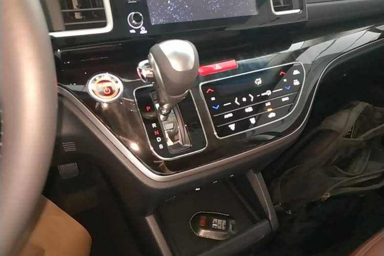 Used Honda Elysion 2019 2.0L Hybrid Luxury Edition Gear Lever