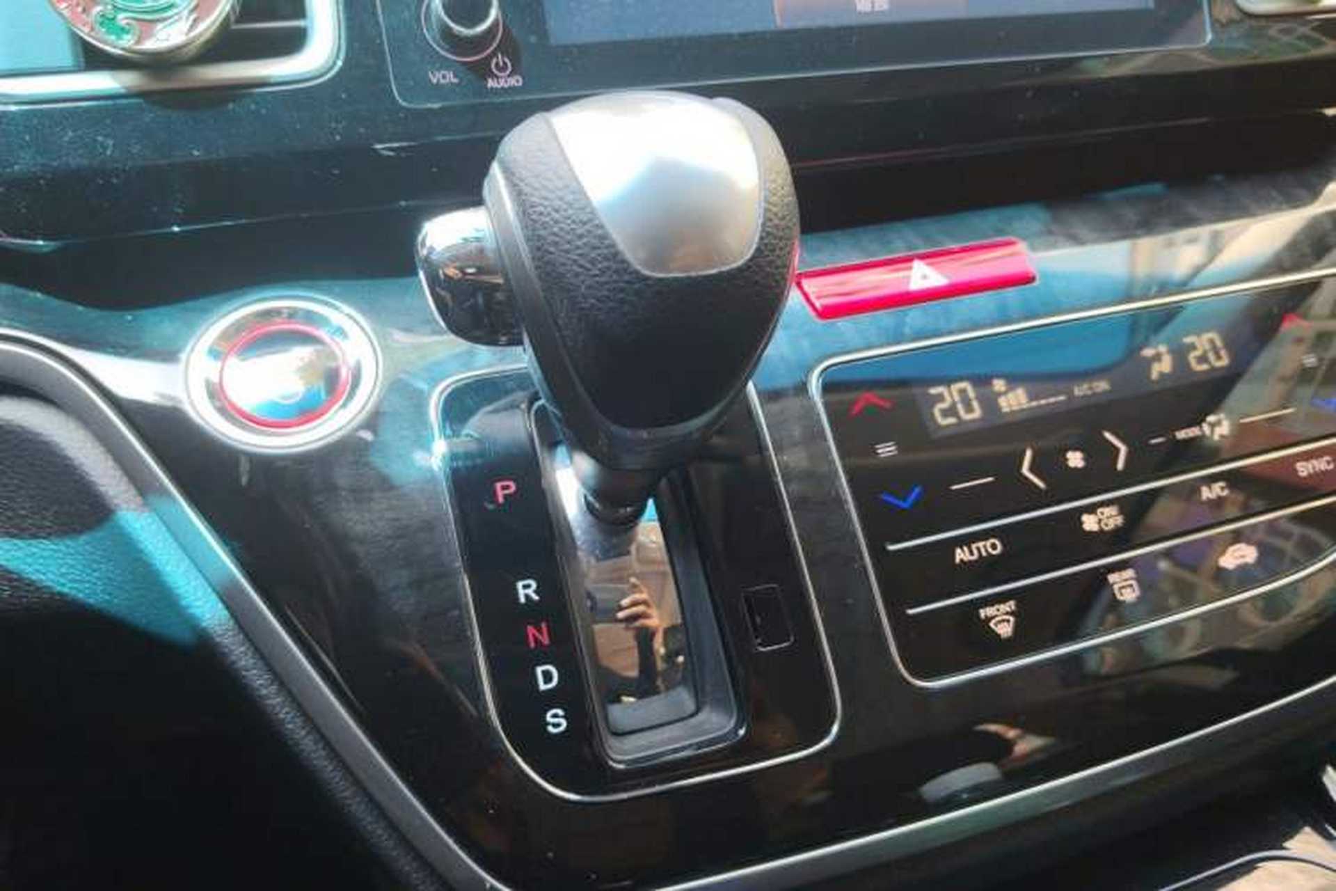 Used Honda Elysion 2019 2.0L Hybrid Supreme Edition Gear Lever