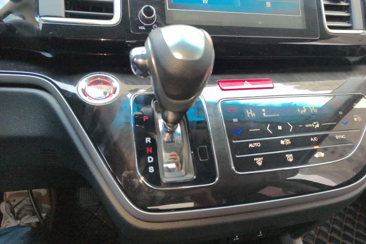Used Honda Elysion 2019 2.0L Hybrid Luxury Edition Gear Lever
