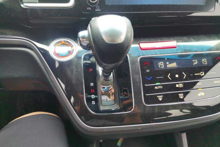 Used Honda Elysion 2019 2.0L Hybrid Luxury Edition Gear Lever