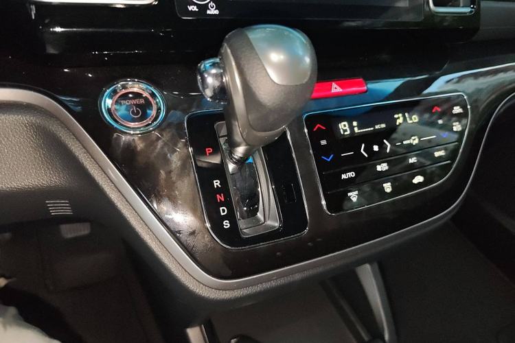 Used Honda Elysion 2019 2.0L Hybrid Luxury Edition Gear Lever
