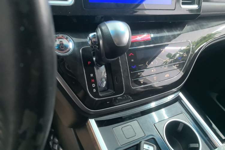 Used Honda Elysion 2019 2.0L Hybrid Luxury Edition Gear Lever