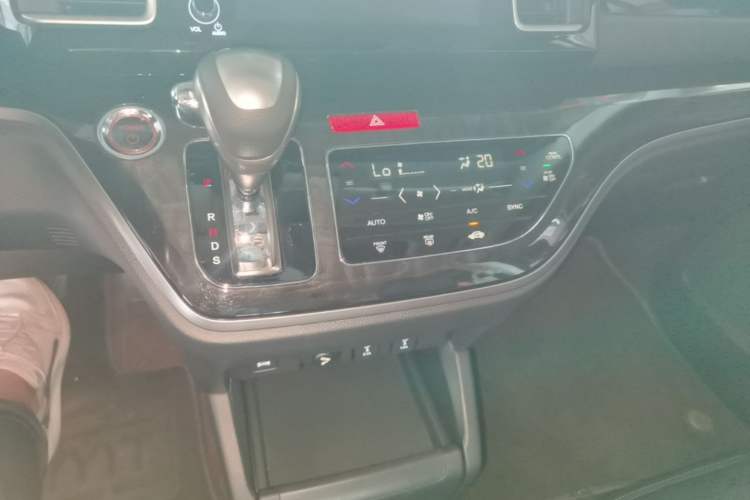 Used Honda Elysion 2019 2.0L Hybrid Luxury Edition Gear Lever