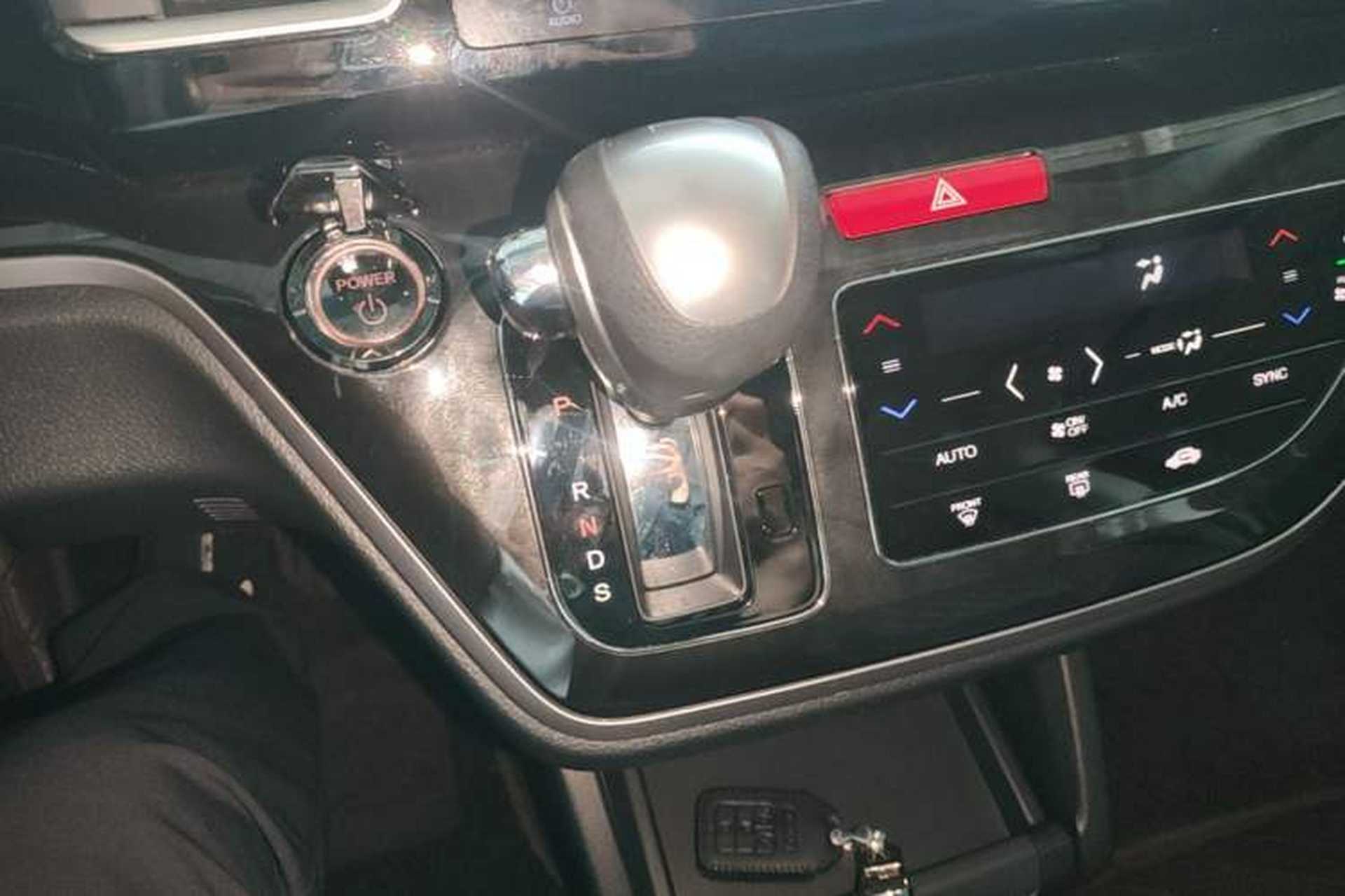 Used Honda Elysion 2019 2.0L Hybrid Supreme Edition Gear Lever